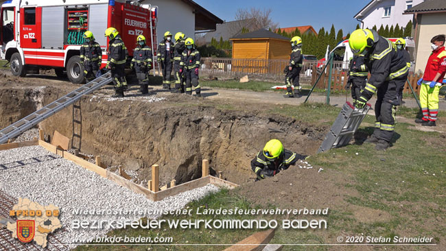 20200406 Personenrettung aus Baugrube in Traiskirchen Wienersdorf Foto: © Stefan Schneider 20200406 Personenrettung aus Baugrube in Traiskirchen Wienersdorf Foto: © Stefan Schneider