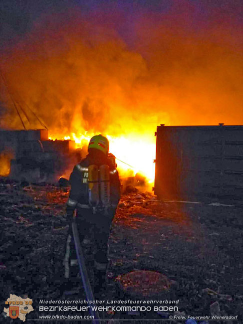 20200417 4-stündiger Löscheinsatz auf einem Wienersdorfer Firmengelände  Foto: © Freiwillige Feuerwehr Wienersdorf