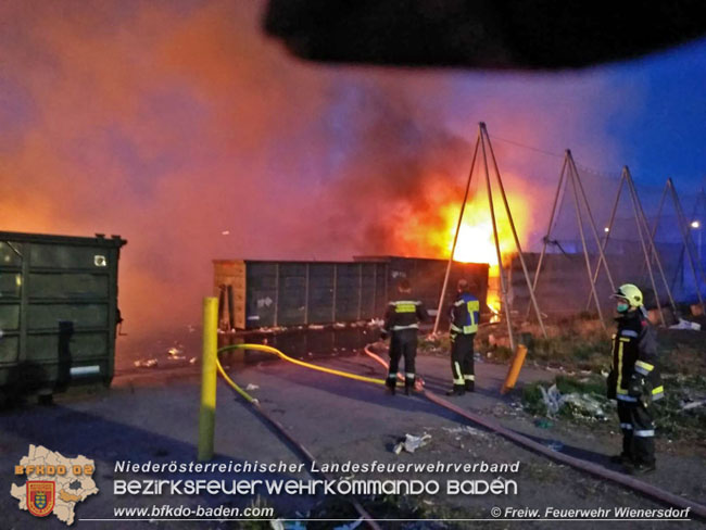20200417 4-stündiger Löscheinsatz auf einem Wienersdorfer Firmengelände  Foto: © Freiwillige Feuerwehr Wienersdorf