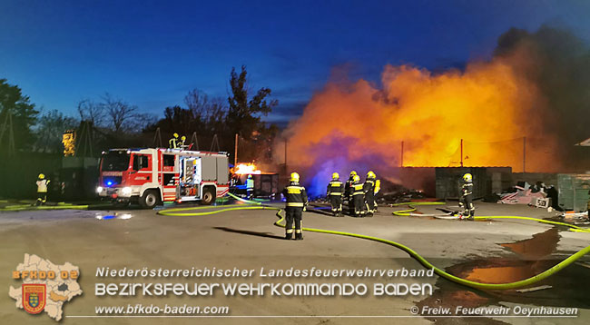 20200417 4-stündiger Löscheinsatz auf einem Wienersdorfer Firmengelände  Foto: © Freiwillige Feuerwehr Oeynhausen