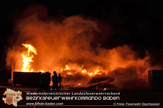 20200417 4-stündiger Löscheinsatz auf einem Wienersdorfer Firmengelände  Foto: © Freiwillige Feuerwehr Oeynhausen