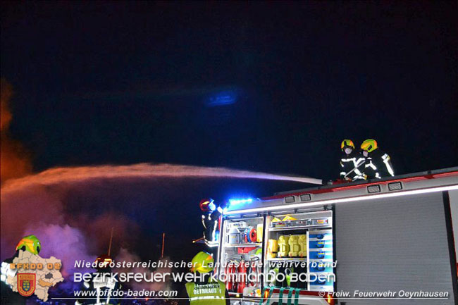 20200417 4-stündiger Löscheinsatz auf einem Wienersdorfer Firmengelände  Foto: © Freiwillige Feuerwehr Oeynhausen