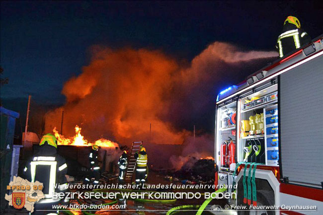 20200417 4-stündiger Löscheinsatz auf einem Wienersdorfer Firmengelände  Foto: © Freiwillige Feuerwehr Oeynhausen