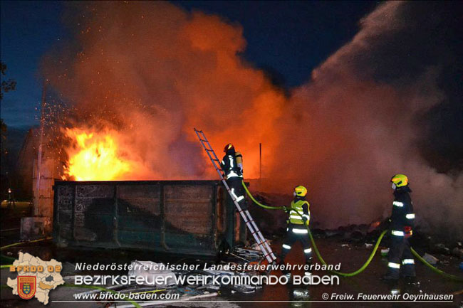 20200417 4-stündiger Löscheinsatz auf einem Wienersdorfer Firmengelände  Foto: © Freiwillige Feuerwehr Oeynhausen