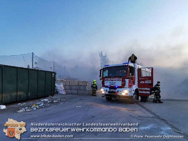 20200417 4-stündiger Löscheinsatz auf einem Wienersdorfer Firmengelände  Foto: © Freiwillige Feuerwehr Oeynhausen
