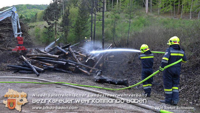 20200422 Waldbrand im Bereich Bezirksgrenze Wopfing (WN) und Alkersdorf (BN)  Foto: © Stefan Schneider BFK Baden