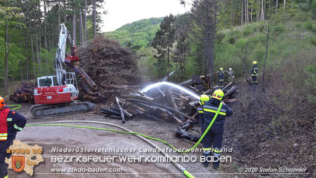 20200422 Waldbrand im Bereich Bezirksgrenze Wopfing (WN) und Alkersdorf (BN)  Foto: © Stefan Schneider BFK Baden