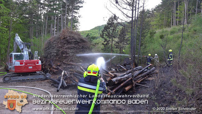 20200422 Waldbrand im Bereich Bezirksgrenze Wopfing (WN) und Alkersdorf (BN)  Foto: © Stefan Schneider BFK Baden