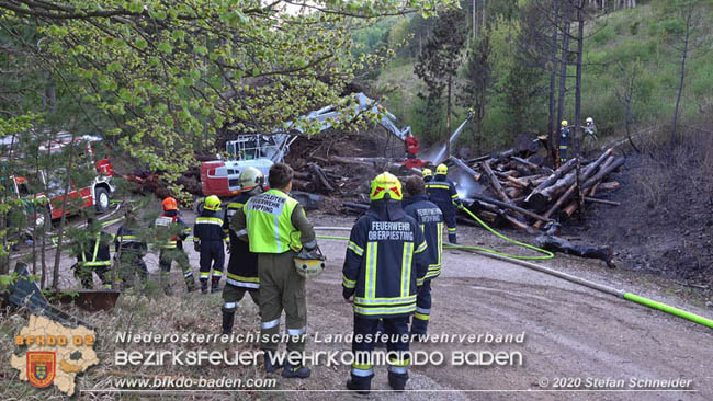 20200422 Waldbrand im Bereich Bezirksgrenze Wopfing (WN) und Alkersdorf (BN)  Foto: © Stefan Schneider BFK Baden