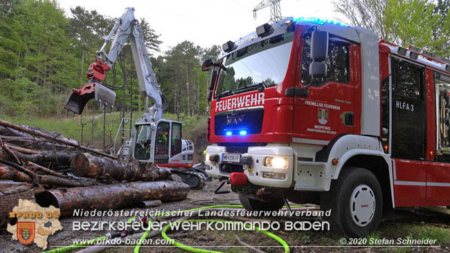 20200422 Waldbrand im Bereich Bezirksgrenze Wopfing (WN) und Alkersdorf (BN)  Foto: © Stefan Schneider BFK Baden