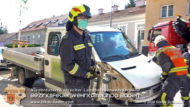 20200428 Verkehrsunfall in Baden Vöslauerstraße Foto: © Stefan Schneider BFK Baden 20200428 Verkehrsunfall in Baden Vöslauerstraße Foto: © Stefan Schneider BFK Baden