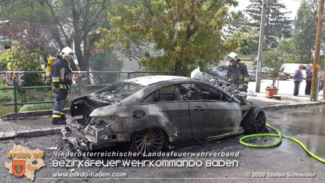 20200522 Luxus Fahrzeug steht im Stadtzentrum Traiskirchen in Vollbrand  Foto: © Stefan Schneider