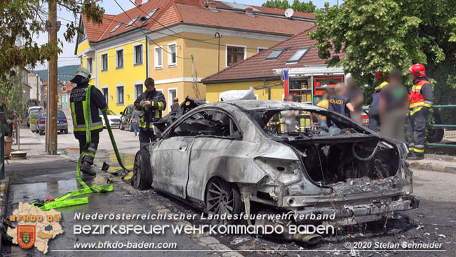 20200522 Luxus Fahrzeug steht im Stadtzentrum Traiskirchen in Vollbrand  Foto: © Stefan Schneider