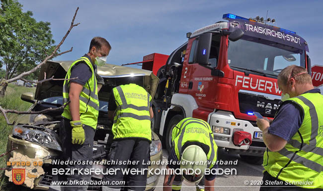 20200522 Folgeeinsatz während Fahrzeugbrand Verkehrsunfall auf der B17 X A2  Foto: © Stefan Schneider