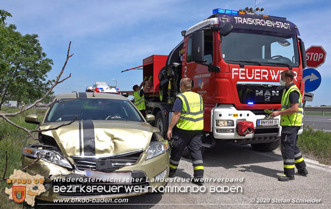 20200522 Folgeeinsatz während Fahrzeugbrand Verkehrsunfall auf der B17 X A2  Foto: © Stefan Schneider