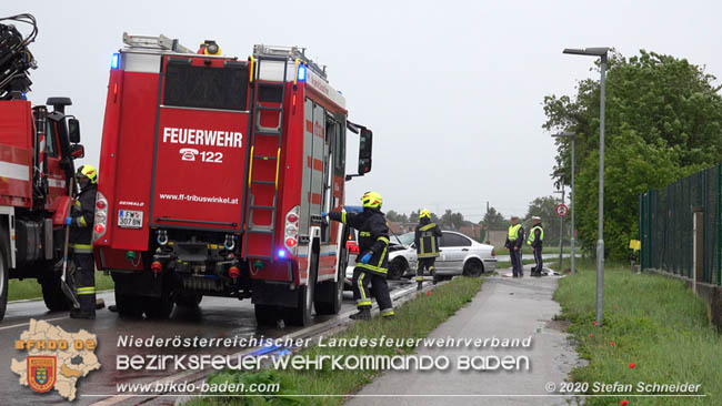 2020531 Verkehrsunfall in Tribuswinkel Oberwaltersdorferstraße   Foto: ©  Stefan Schneider