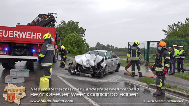 2020531 Verkehrsunfall in Tribuswinkel Oberwaltersdorferstraße   Foto: ©  Stefan Schneider