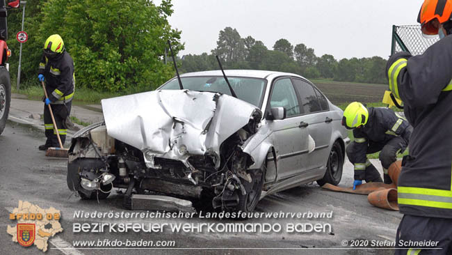 2020531 Verkehrsunfall in Tribuswinkel Oberwaltersdorferstraße   Foto: ©  Stefan Schneider