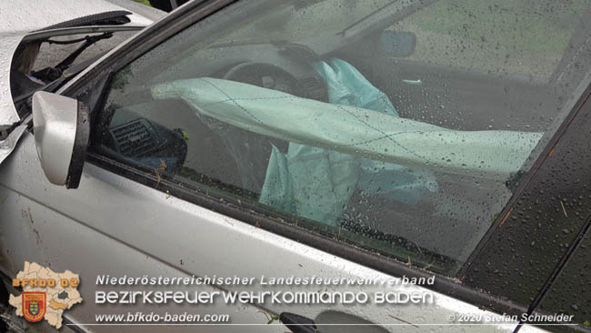2020531 Verkehrsunfall in Tribuswinkel Oberwaltersdorferstraße   Foto: ©  Stefan Schneider