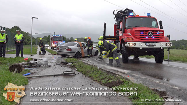 2020531 Verkehrsunfall in Tribuswinkel Oberwaltersdorferstraße   Foto: ©  Stefan Schneider