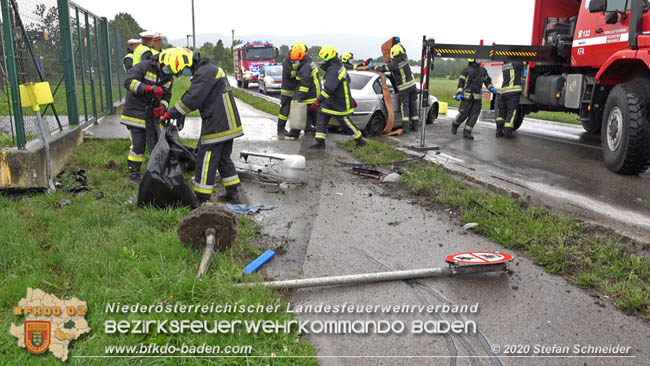 2020531 Verkehrsunfall in Tribuswinkel Oberwaltersdorferstraße   Foto: ©  Stefan Schneider