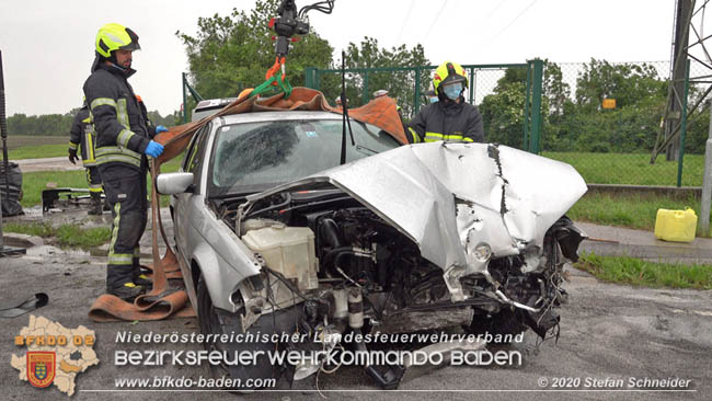2020531 Verkehrsunfall in Tribuswinkel Oberwaltersdorferstraße   Foto: ©  Stefan Schneider