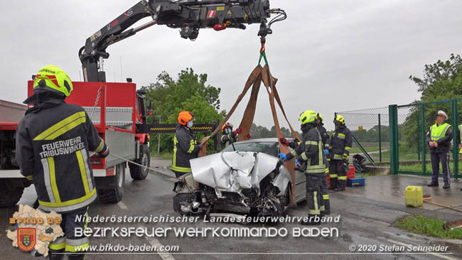 2020531 Verkehrsunfall in Tribuswinkel Oberwaltersdorferstraße   Foto: ©  Stefan Schneider