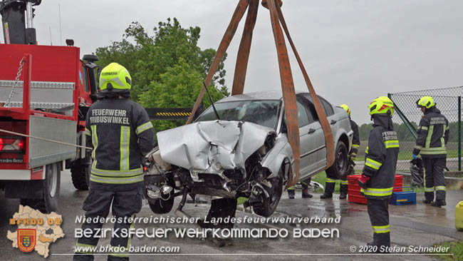 2020531 Verkehrsunfall in Tribuswinkel Oberwaltersdorferstraße   Foto: ©  Stefan Schneider
