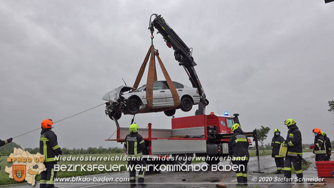 2020531 Verkehrsunfall in Tribuswinkel Oberwaltersdorferstraße   Foto: ©  Stefan Schneider