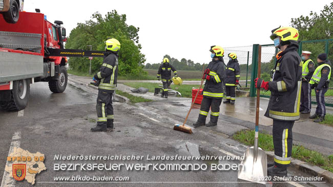 2020531 Verkehrsunfall in Tribuswinkel Oberwaltersdorferstraße   Foto: ©  Stefan Schneider