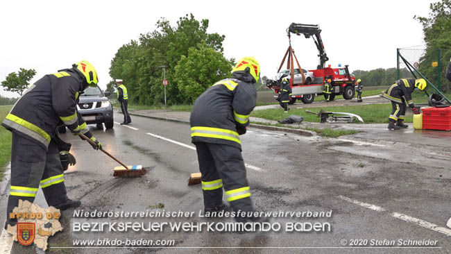 2020531 Verkehrsunfall in Tribuswinkel Oberwaltersdorferstraße   Foto: ©  Stefan Schneider