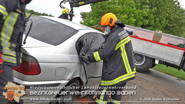 2020531 Verkehrsunfall in Tribuswinkel Oberwaltersdorferstraße   Foto: ©  Stefan Schneider