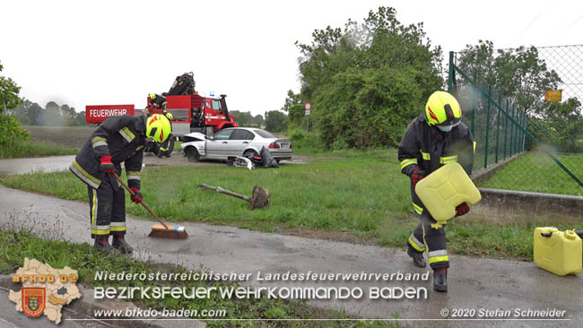 2020531 Verkehrsunfall in Tribuswinkel Oberwaltersdorferstraße   Foto: ©  Stefan Schneider
