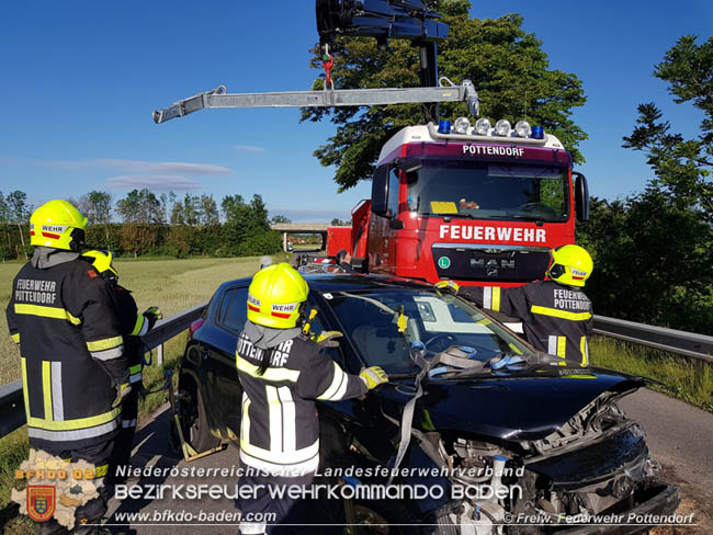 20200602 Verkehrsunfall auf der L4047 Foto: © Freiwillige Feuerwehr Pottendorf 20200602 Verkehrsunfall auf der L4047 Foto: © Freiwillige Feuerwehr Pottendorf