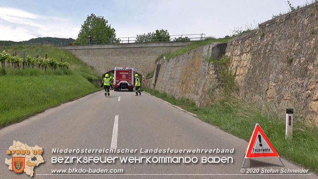20200604 Klein Lkw prallt gegen Wasserleitung-Unterführung in Pfaffstätten  Foto: © Stefan Schneider BFK Baden