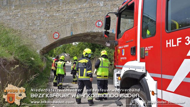 20200604 Klein Lkw prallt gegen Wasserleitung-Unterführung in Pfaffstätten  Foto: © Stefan Schneider BFK Baden