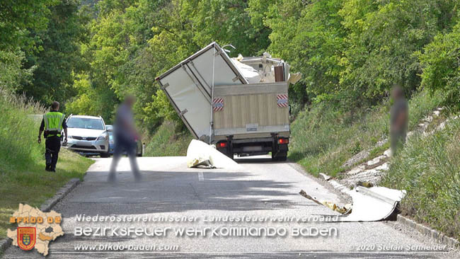 20200604 Klein Lkw prallt gegen Wasserleitung-Unterführung in Pfaffstätten  Foto: © Stefan Schneider BFK Baden