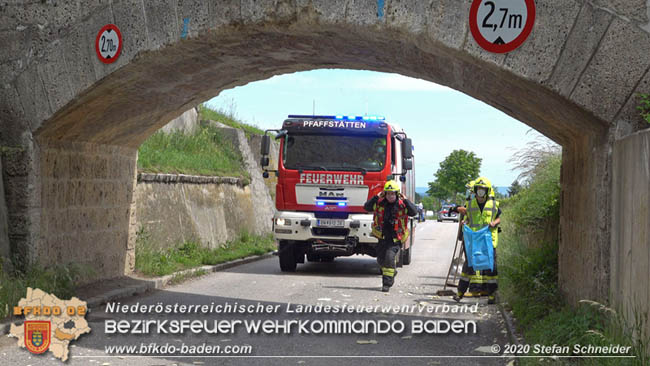 20200604 Klein Lkw prallt gegen Wasserleitung-Unterführung in Pfaffstätten  Foto: © Stefan Schneider BFK Baden