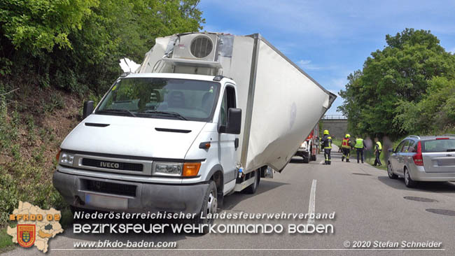 20200604 Klein Lkw prallt gegen Wasserleitung-Unterführung in Pfaffstätten  Foto: © Stefan Schneider BFK Baden