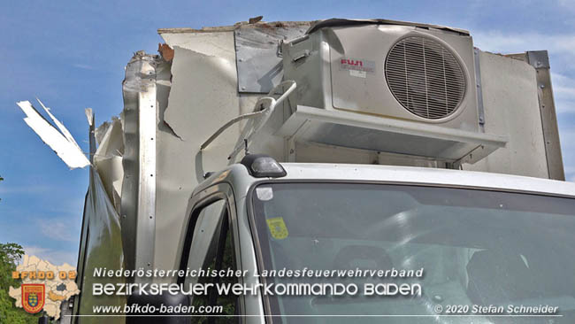 20200604 Klein Lkw prallt gegen Wasserleitung-Unterführung in Pfaffstätten  Foto: © Stefan Schneider BFK Baden