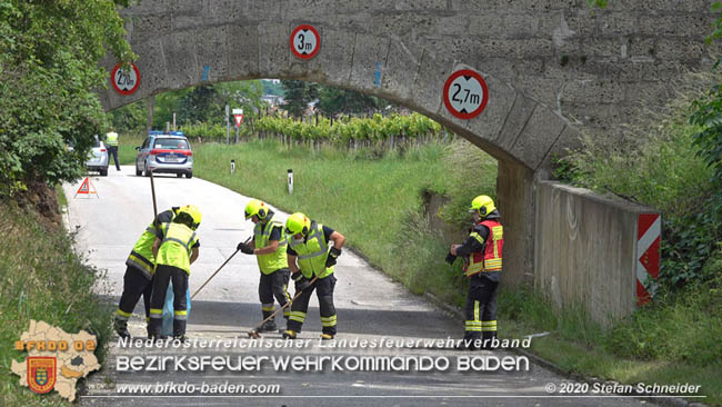 20200604 Klein Lkw prallt gegen Wasserleitung-Unterführung in Pfaffstätten  Foto: © Stefan Schneider BFK Baden