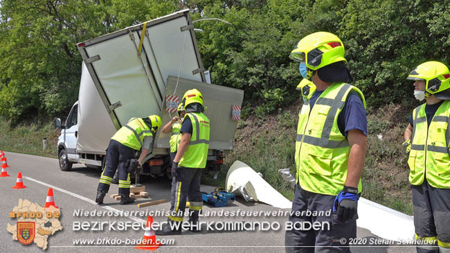 20200604 Klein Lkw prallt gegen Wasserleitung-Unterführung in Pfaffstätten  Foto: © Stefan Schneider BFK Baden