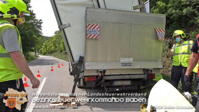 20200604 Klein Lkw prallt gegen Wasserleitung-Unterführung in Pfaffstätten  Foto: © Stefan Schneider BFK Baden