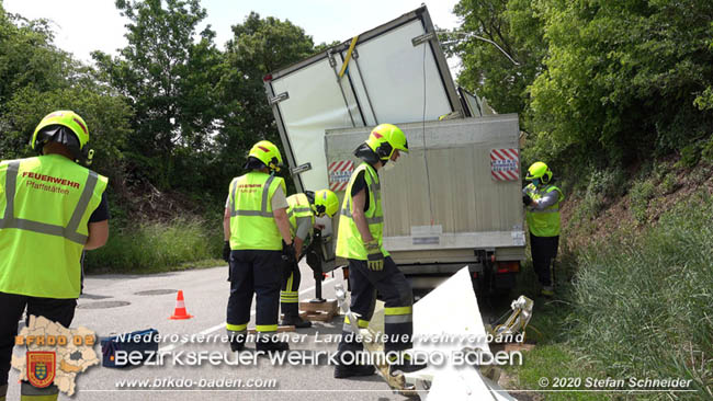 20200604 Klein Lkw prallt gegen Wasserleitung-Unterführung in Pfaffstätten  Foto: © Stefan Schneider BFK Baden
