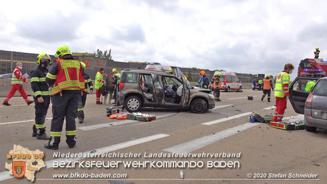 20200611 Verkehrsunfall mit 8 Verletzten auf der A2 bei Kottingbrunn RFB Süd   Foto: © Stefan Schneider BFK Baden
