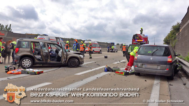 20200611 Verkehrsunfall mit 8 Verletzten auf der A2 bei Kottingbrunn RFB Süd   Foto: © Stefan Schneider BFK Baden