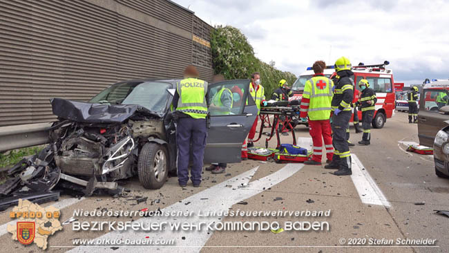 20200611 Verkehrsunfall mit 8 Verletzten auf der A2 bei Kottingbrunn RFB Süd   Foto: © Stefan Schneider BFK Baden