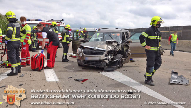 20200611 Verkehrsunfall mit 8 Verletzten auf der A2 bei Kottingbrunn RFB Süd   Foto: © Stefan Schneider BFK Baden