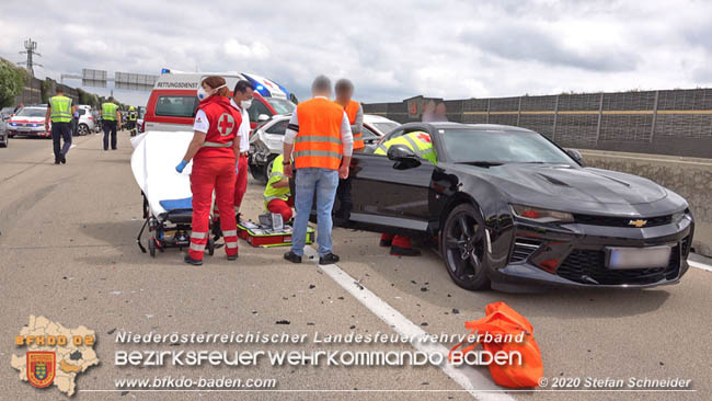 20200611 Verkehrsunfall mit 8 Verletzten auf der A2 bei Kottingbrunn RFB Süd   Foto: © Stefan Schneider BFK Baden