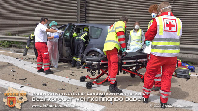 20200611 Verkehrsunfall mit 8 Verletzten auf der A2 bei Kottingbrunn RFB Süd   Foto: © Stefan Schneider BFK Baden
